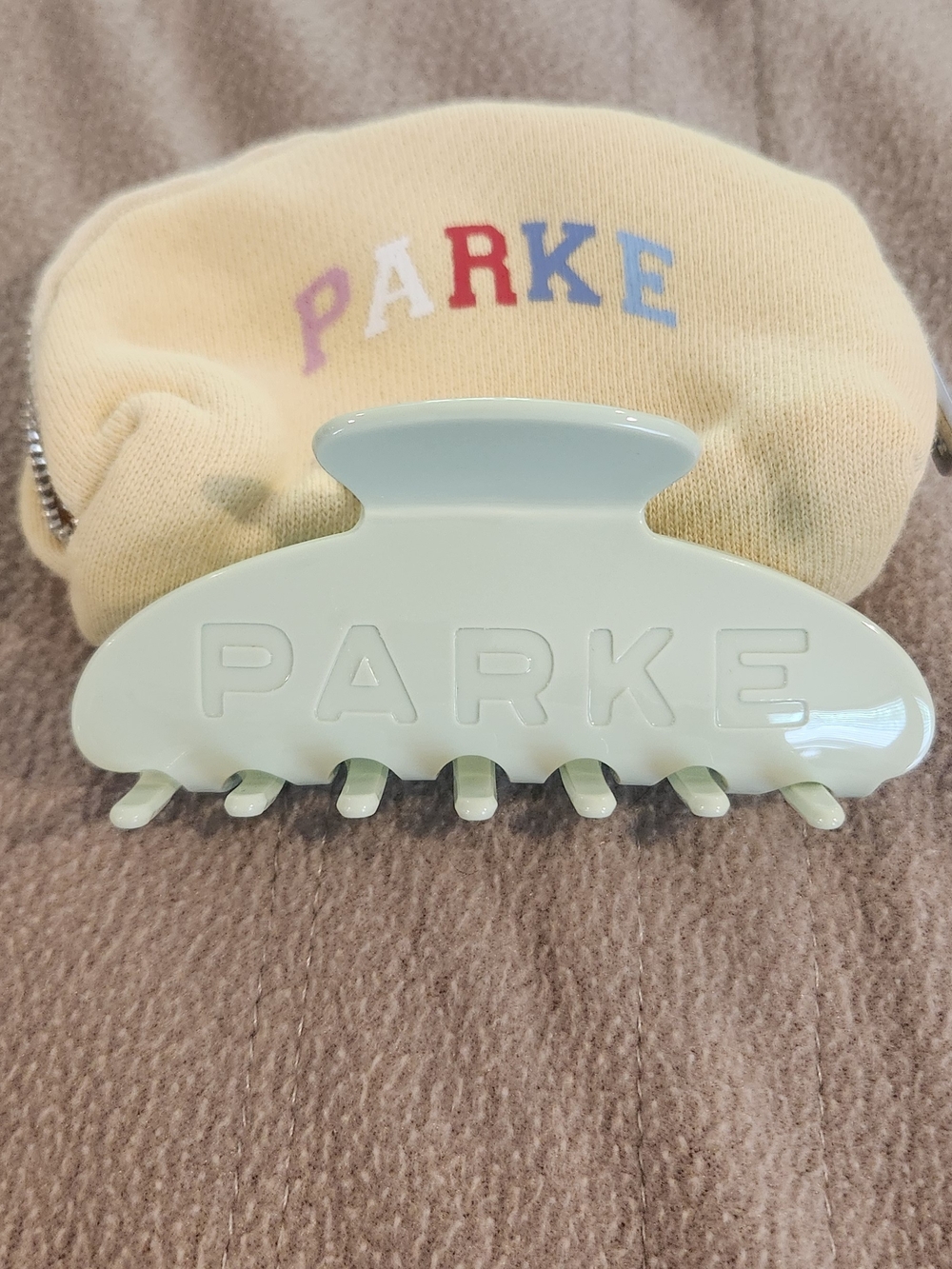 PARKE Seafoam Hair Claw Clip with Soft Pouch